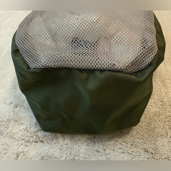 **Thule Chasm 90L Duffel Bag Storage Cover – Olive Green** - Picture 4 of 4